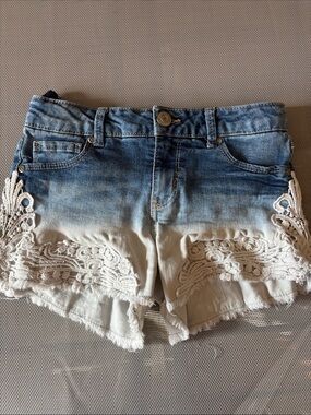 Mudd Blue to Cream Ombre Denim Shorts with lace trim sz 10 adjustable waist EUC